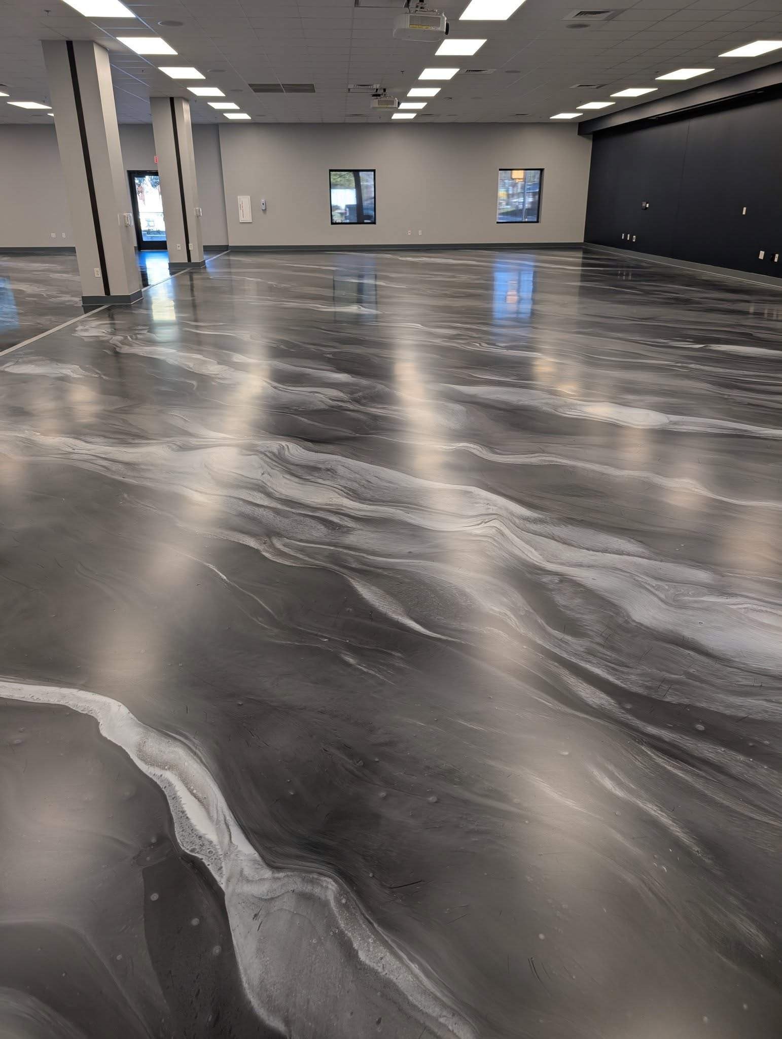 résine époxy Sarreguemines recouvrement de carrelage sans joint sol résine sans casse Moselle rénovation salle de bain Sarreguemines